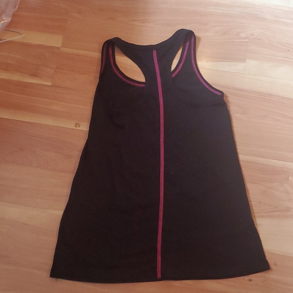 Workout top - Picture 3 of 3